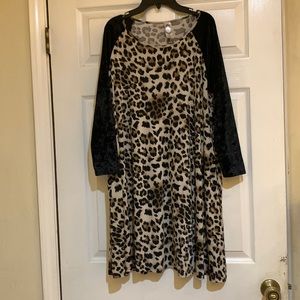 Leopard print dress with black velvet sleeves